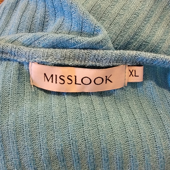 Button down sweater - Picture 2 of 2